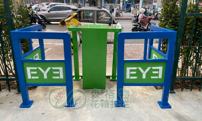 山東濟(jì)寧人車(chē)分流車(chē)擋護(hù)欄案例