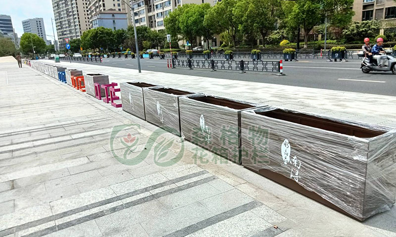 浙江南潯公園廣場(chǎng)彩色系車(chē)擋花箱組合案例