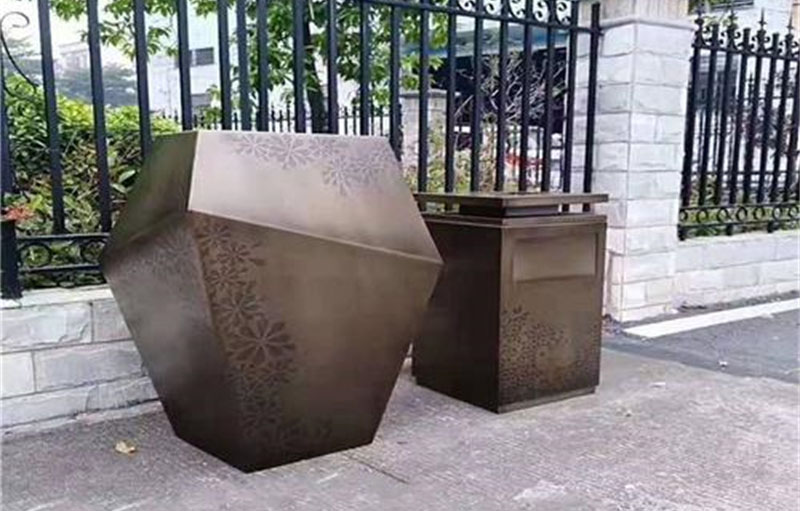 不銹鋼花箱的優(yōu)勢在哪？