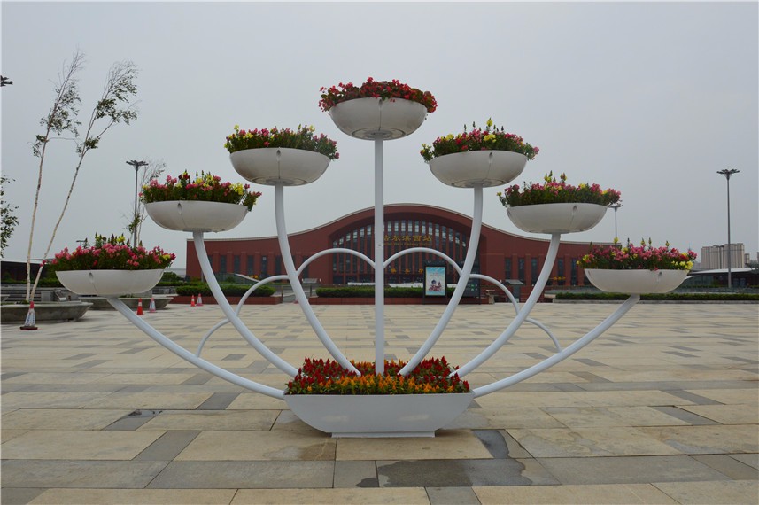 多層金屬立體花架  幾款造型簡單的戶外立體花架