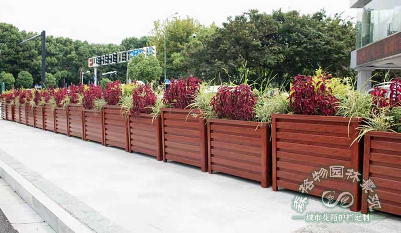 為什么紅檀木紋的鋁合金花箱如此受歡迎？