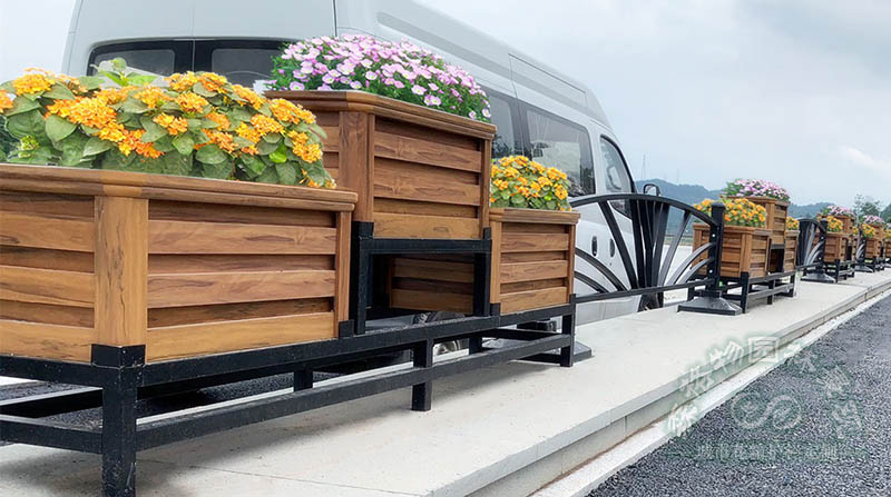 道路景觀中鋁合金花箱為什么越來越常見？