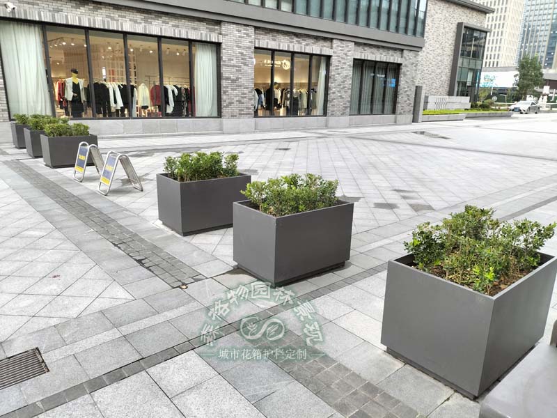 不銹鋼花箱怎么考慮排水？