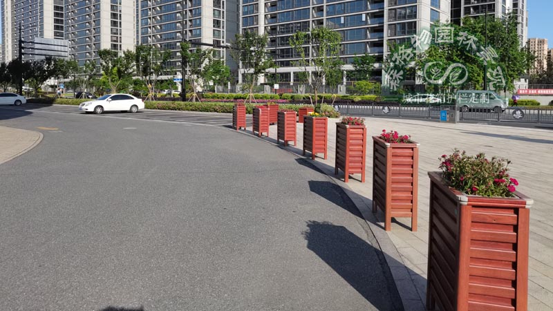 道路花箱生產(chǎn)廠家教你如何選擇優(yōu)質(zhì)花箱