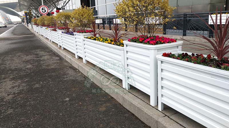 白色鋁合金花箱，樸素的白，是一種審美也是素簡(jiǎn)的心性