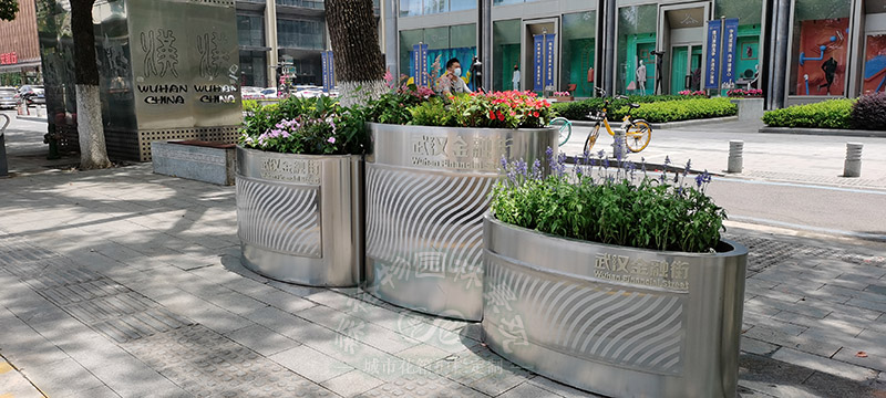 不銹鋼花箱對一個空間有怎么樣的藝術(shù)提升