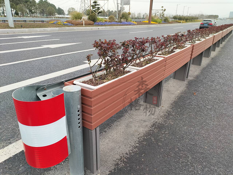 戶外塑木花箱的優(yōu)點(diǎn)