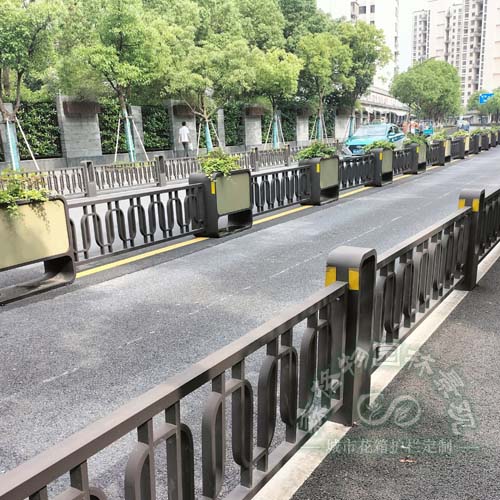 道路花箱鋅鋼護(hù)欄圍欄