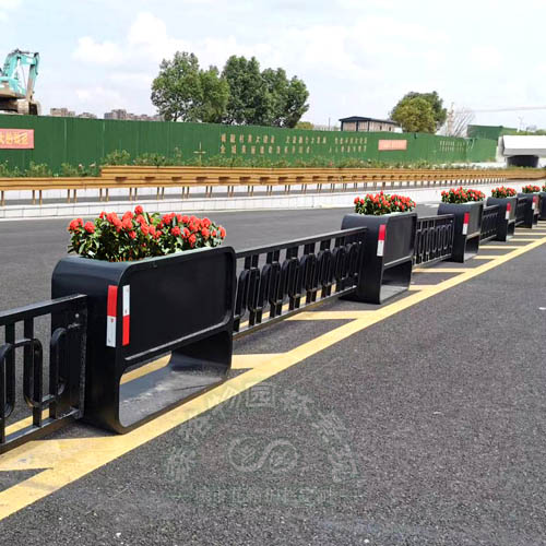 安徽市政經(jīng)典款鈑金花箱護(hù)欄