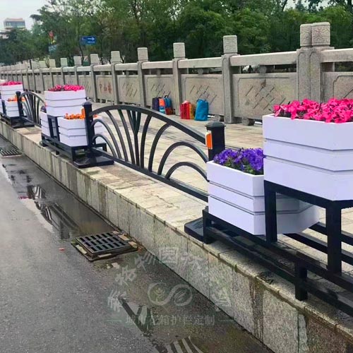 菱形六邊PVC花箱護(hù)欄