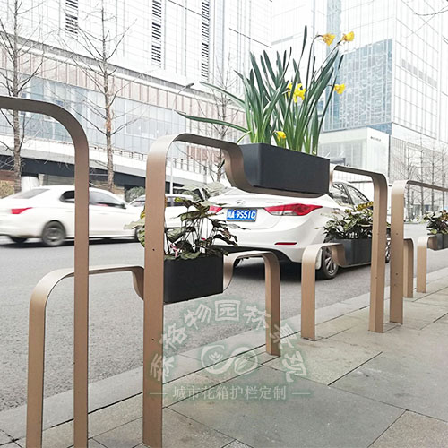 不銹鋼步行街隔離花架