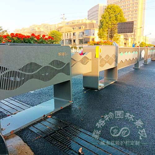 城市鐵藝文化花箱護(hù)欄