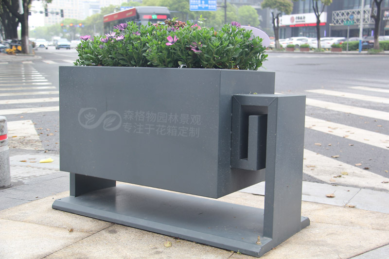浙江嘉興停車場(chǎng)道路隔離花箱案例