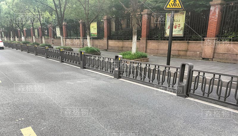 浙江余杭3.5公里花箱護(hù)欄案例