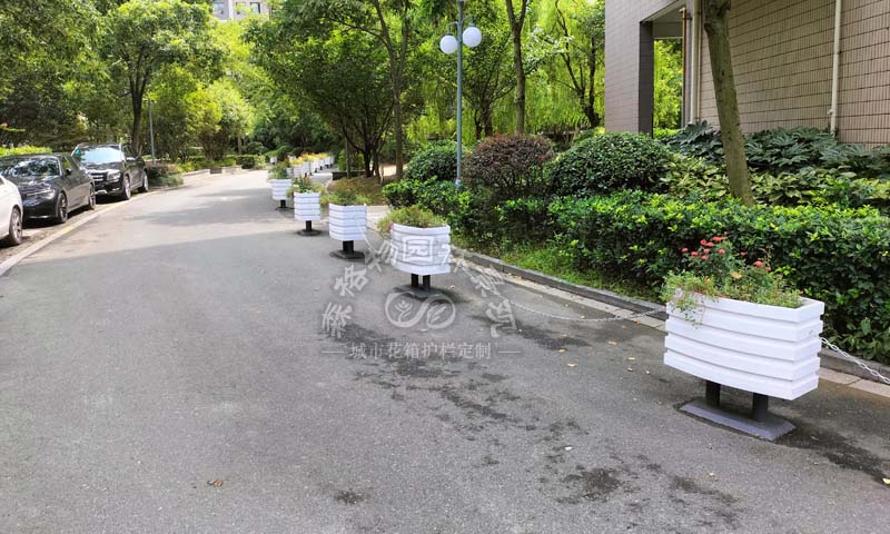 嘉興老舊小區(qū)道路花箱機(jī)非隔離案例