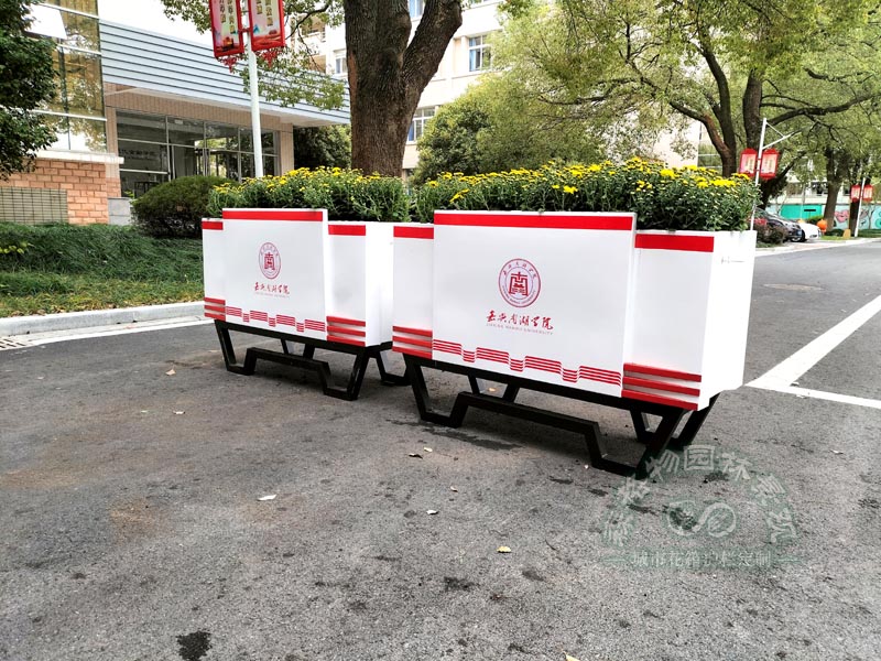 學(xué)?；ㄏ涠ㄖ瓢咐?  title=