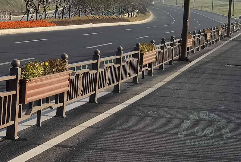 橋梁鋁合金花箱護(hù)欄案例