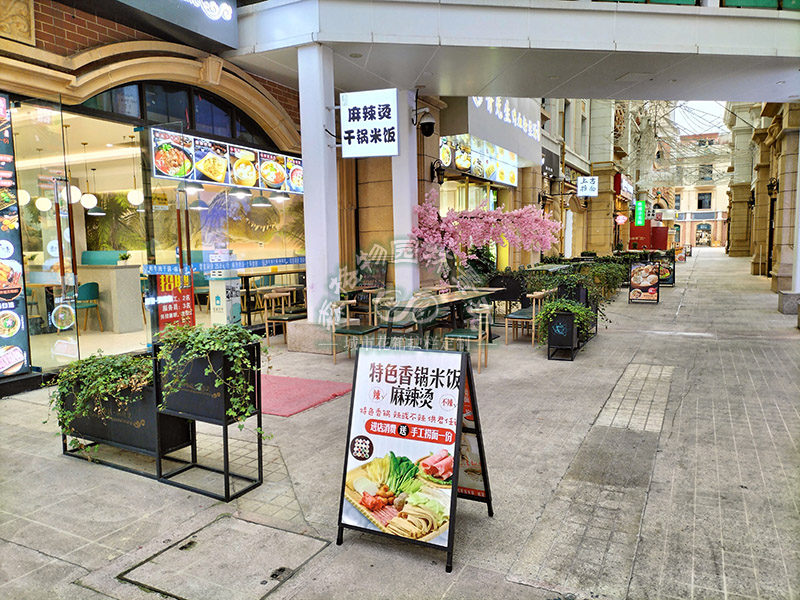 商業(yè)街隔斷花箱