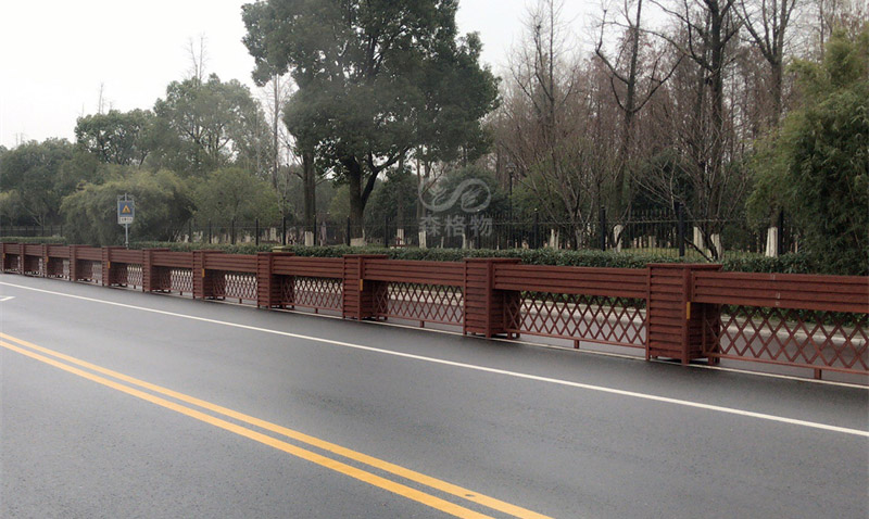 市政道路護(hù)欄花箱安裝的注意事項(xiàng) 