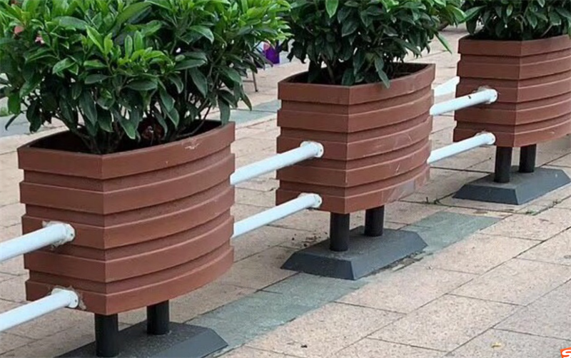 PVC道路護(hù)欄的優(yōu)勢和掉角問題分析