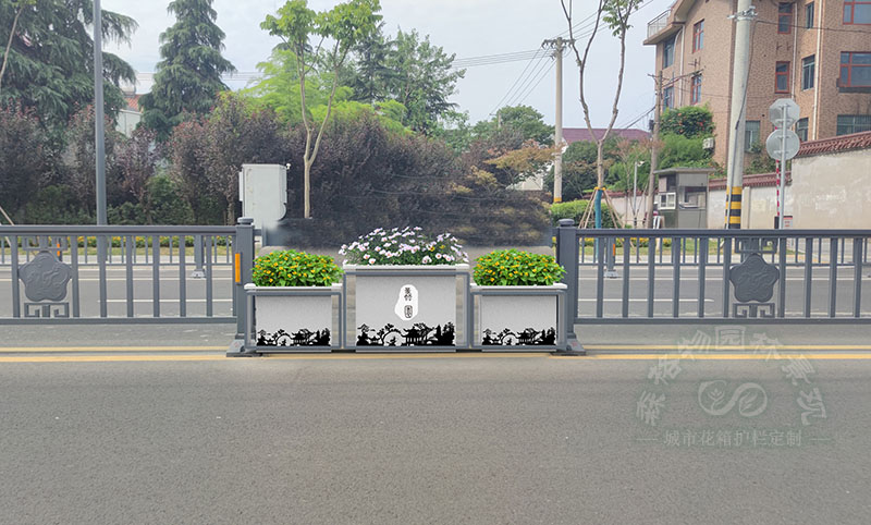 道路護(hù)欄花箱成為城市潮流