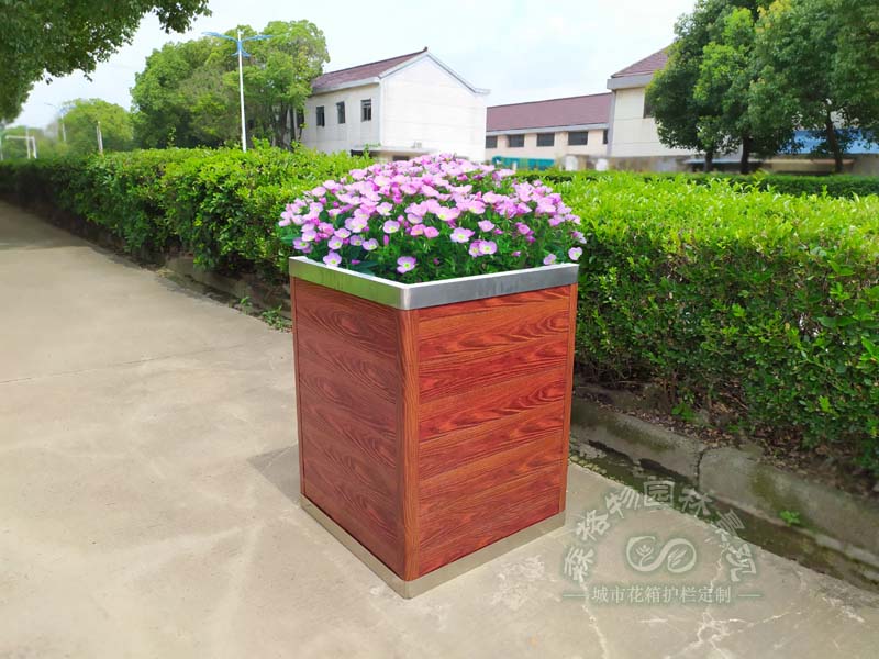 戶(hù)外花箱的日常保養(yǎng)與清潔方法