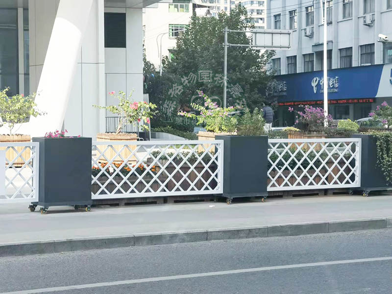 市政護(hù)欄花箱，為什么越來(lái)越受歡迎？