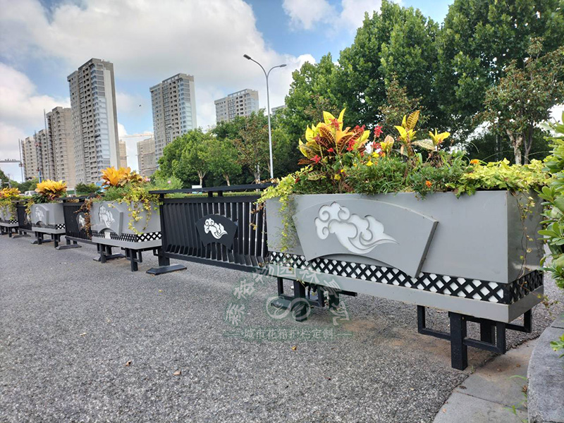 道路隔離花箱的作用！道路隔離花箱讓鮮花芬芳整個城市