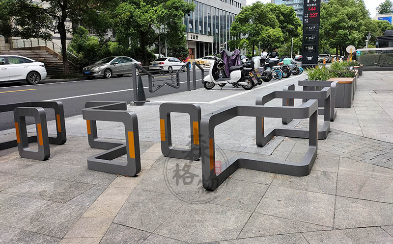 現(xiàn)在的商業(yè)街為什么喜歡安裝防撞車擋護(hù)欄