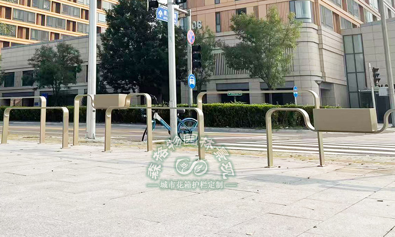 商業(yè)街人車分流護欄款式有哪些？